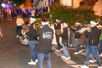 Papá Noel irrumpe en Lomo Magullo en un 4x4/FJS Fotografía.
